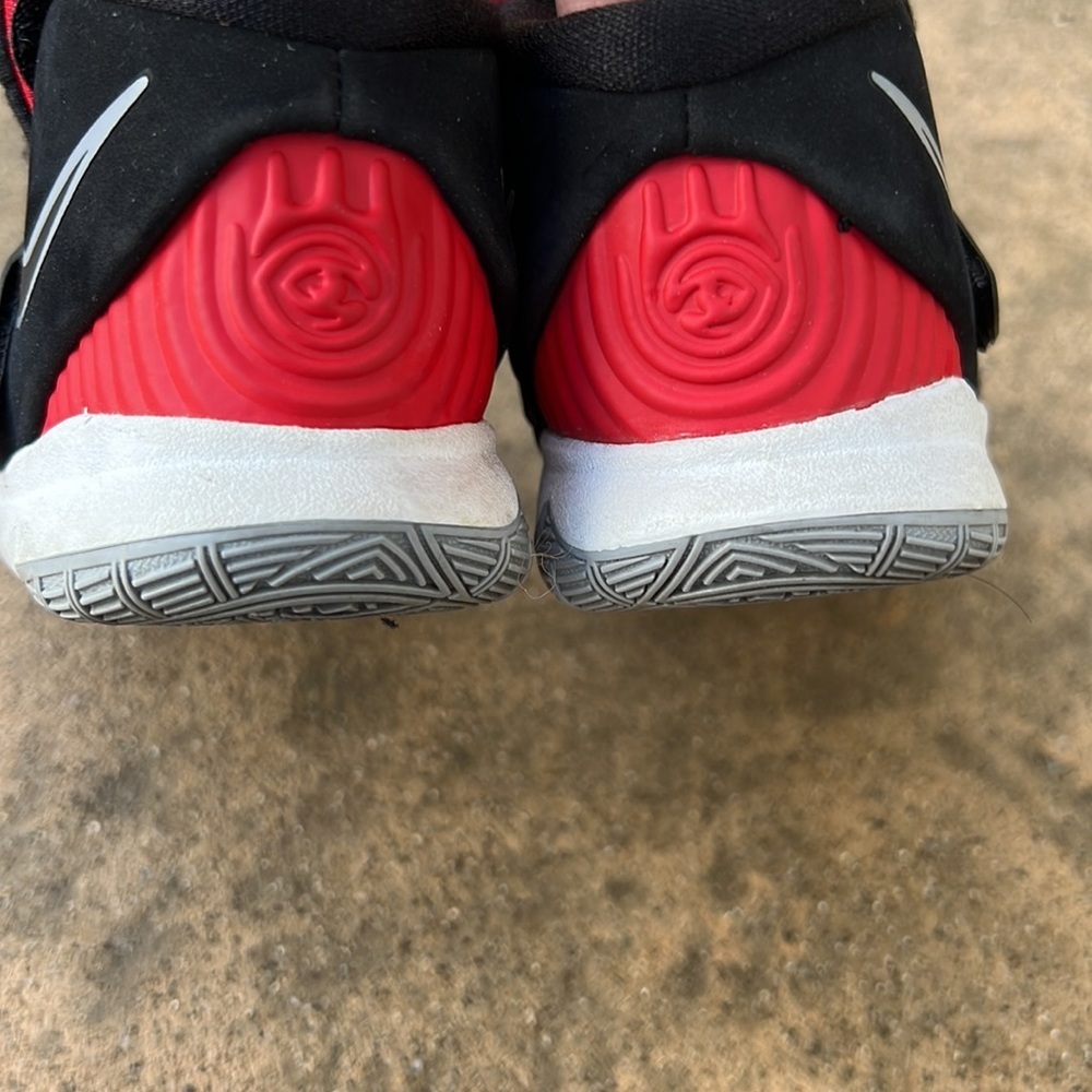 💚Nike Kyrie 6 TF 'Bred' Black Toddler Sneaker Size 10C - Picture 7 of 9